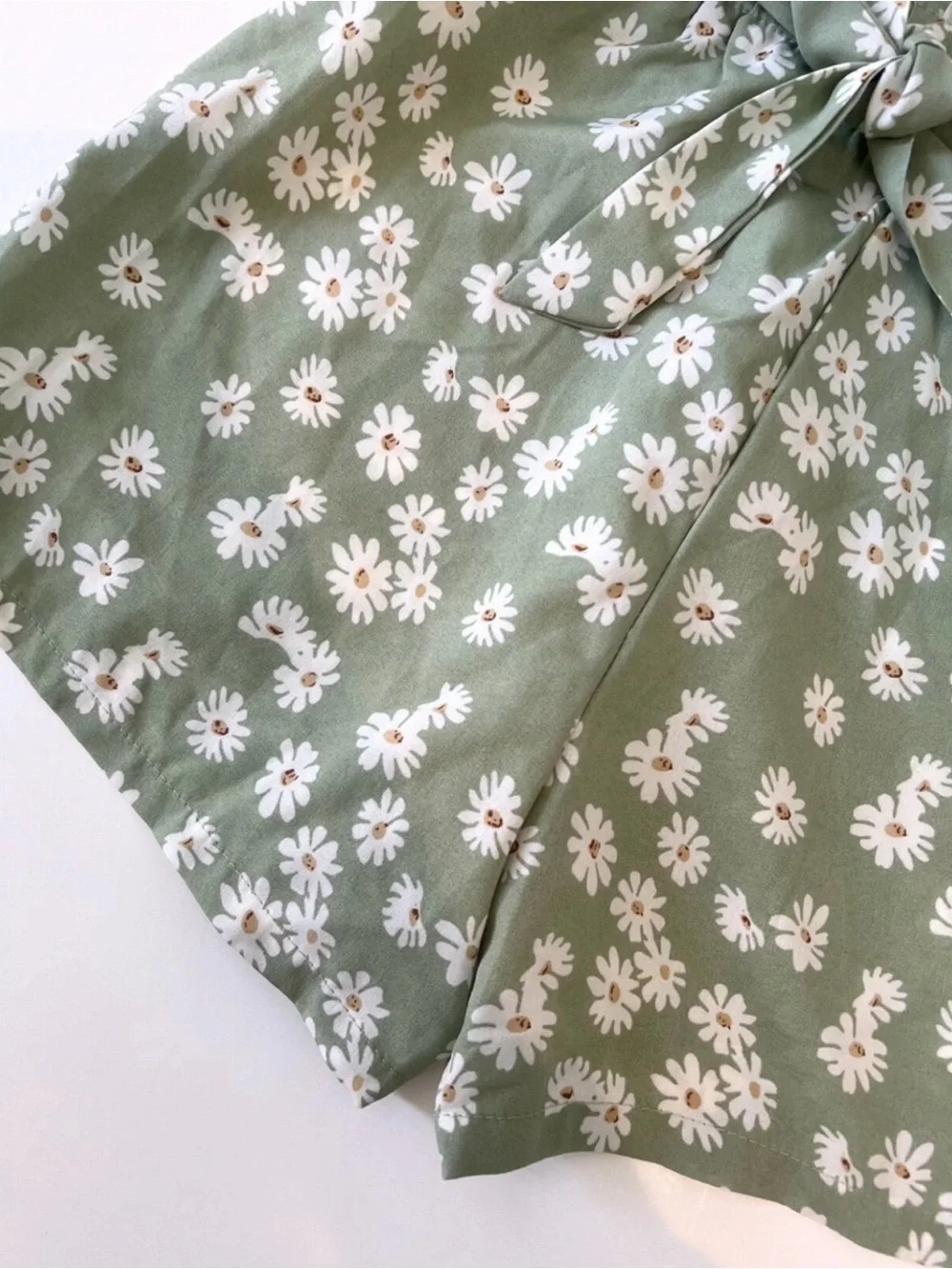 Shein Teen Daisy Print Paperbag Waist Shorts - Sage Green size 10-11y